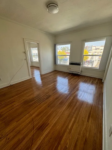 1 bed, 750 sqft, $2,100 — Photo 3