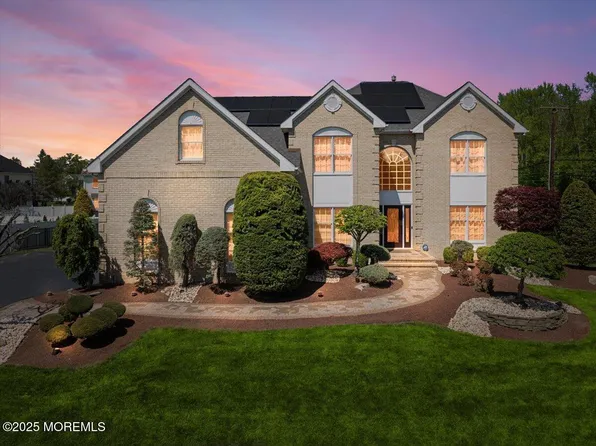 2 Shore Oaks Drive, Farmingdale, NJ 07727