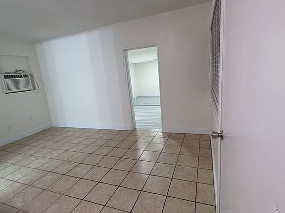 3rd image of 305 N 15th St #B