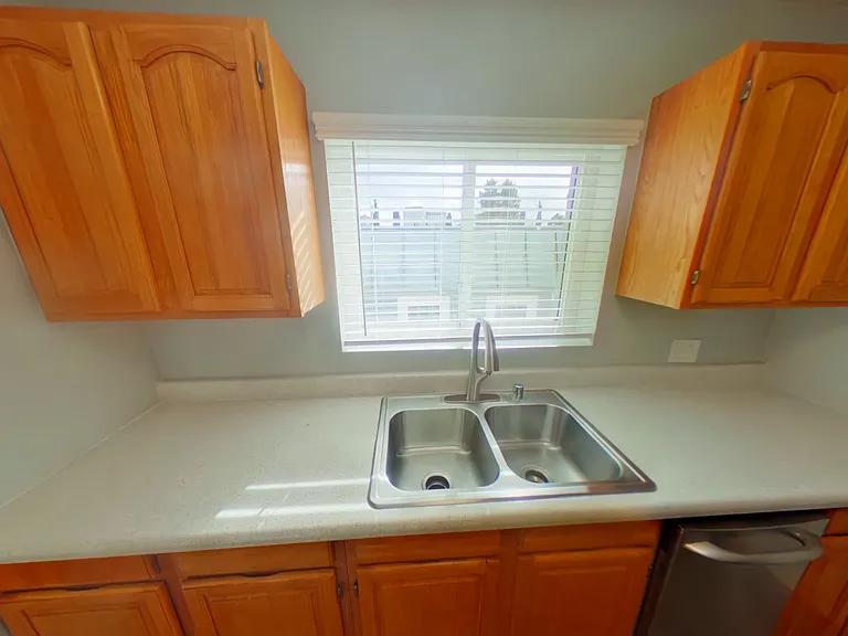 123 N El Camino — Photo 15