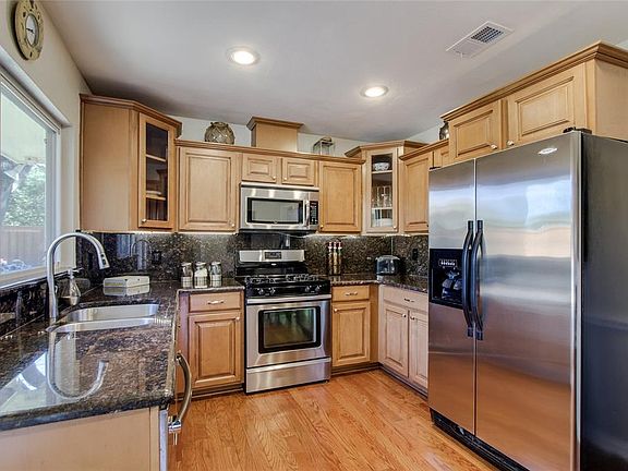 3rd image of 13118 Glenside Dr