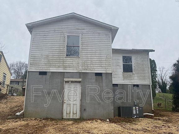 3rd image of 3827 Selma Ave