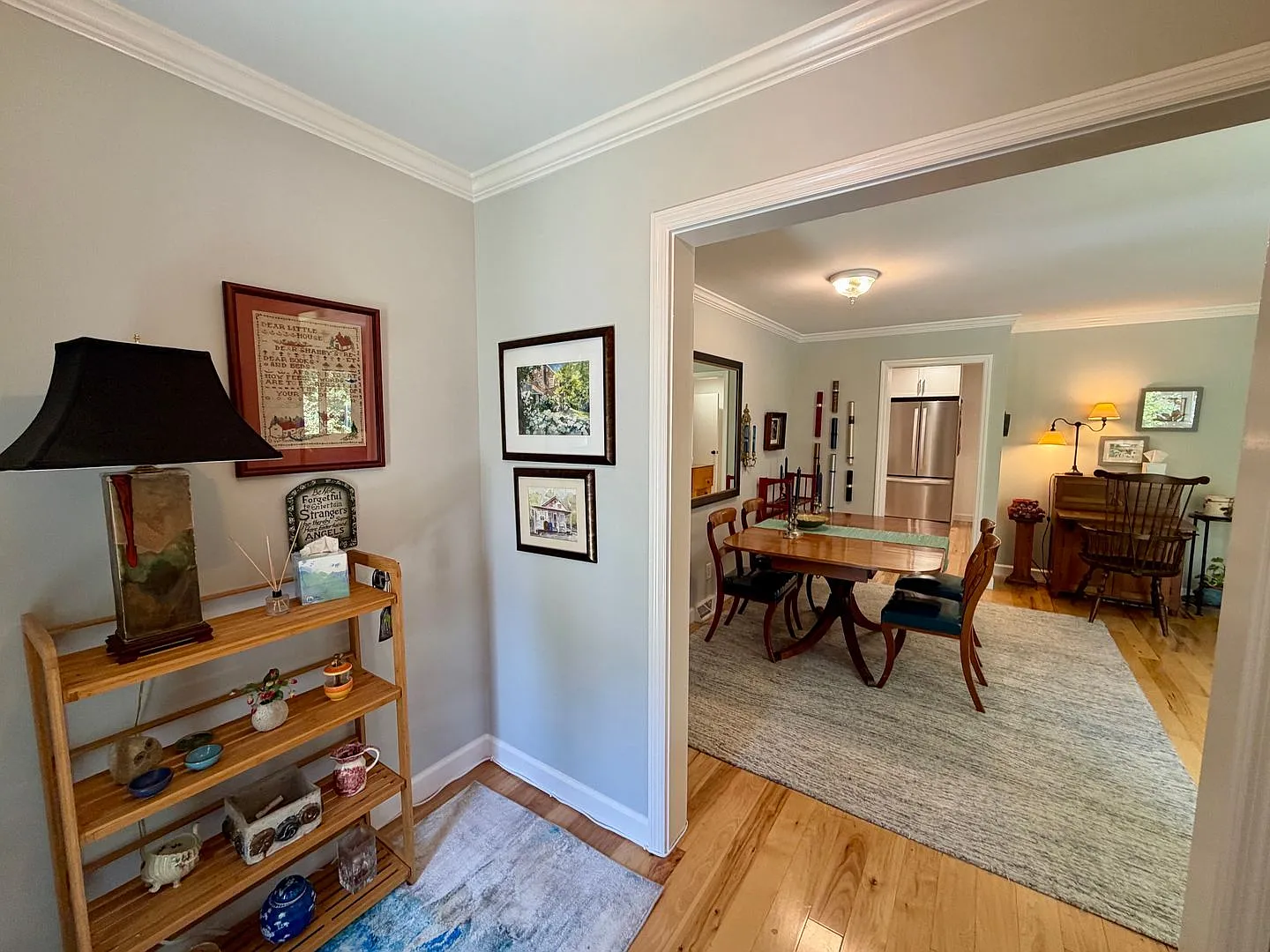 Kenilworth - Elegant, Updated 1960's Beauty! — Photo 3