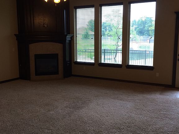 3rd image of 1501 Kingsridge Dr