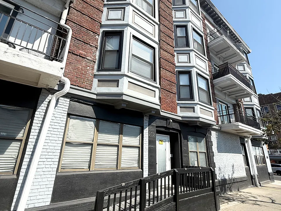 202 N 6th St #403