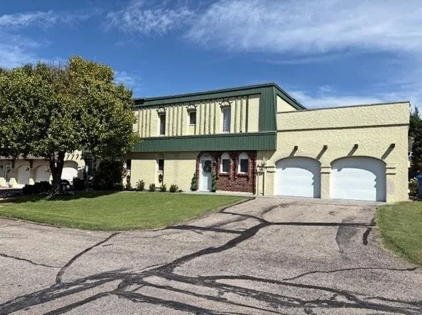 207 Castillian Blvd, Hays, KS 67601