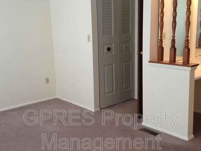 317 Garden Hill Dr — Photo 8