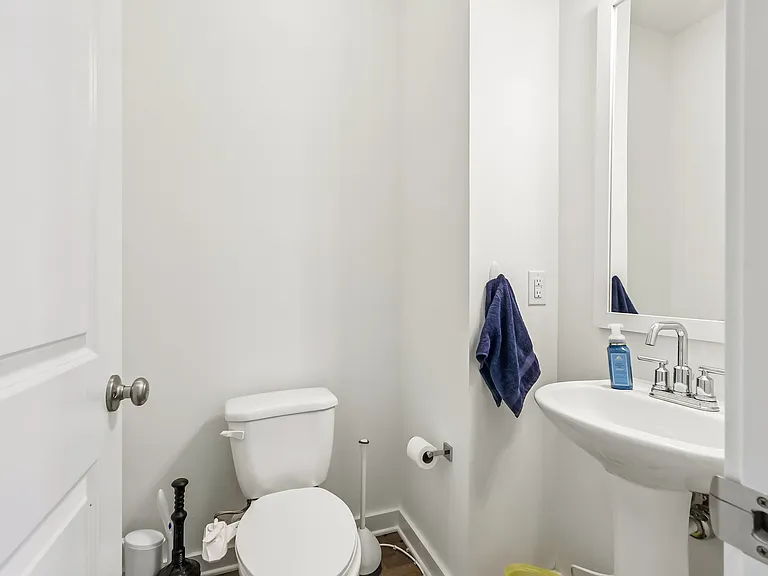 572 Auld Farm Cir — Photo 1