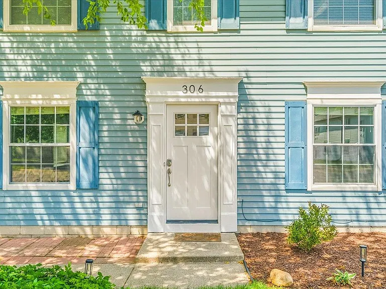 306 Roe St — Photo 3
