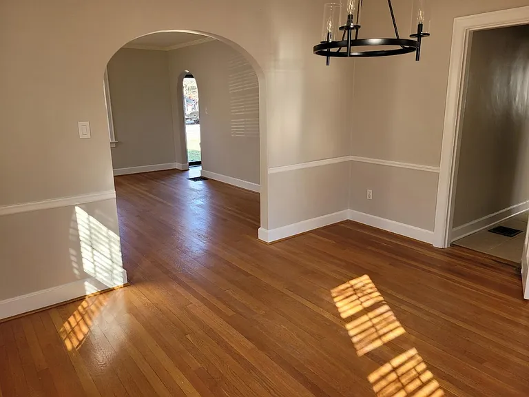 132 Bassett Ave — Photo 4