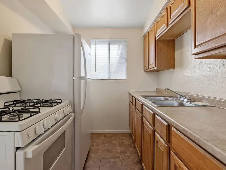 1804 N 11th Ave #2 — Photo 2