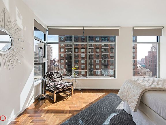 4th image of 250 E 54th St APT 23D