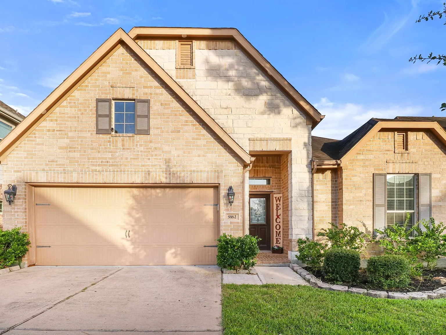 3 bed, 2.0 bath, 2138 sqft, $4,000 — Photo 2