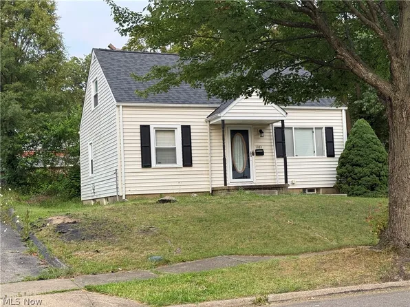1081 Greenwood Ave, Akron, OH 44320
