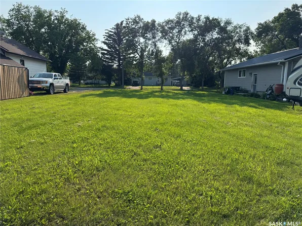 307 3rd Street W, Wynyard, SK S0A 4T0
