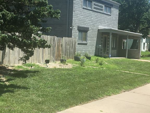 5th image of 900 Thurston St