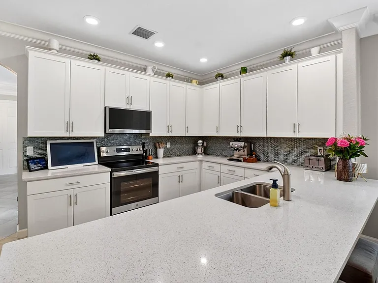 9062 Gulf Cove Dr — Photo 15