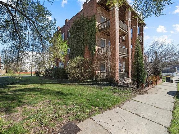 3rd image of 1829 Washington St