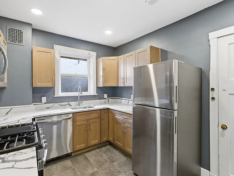 3528 Beechwood Blvd #2 — Photo 2