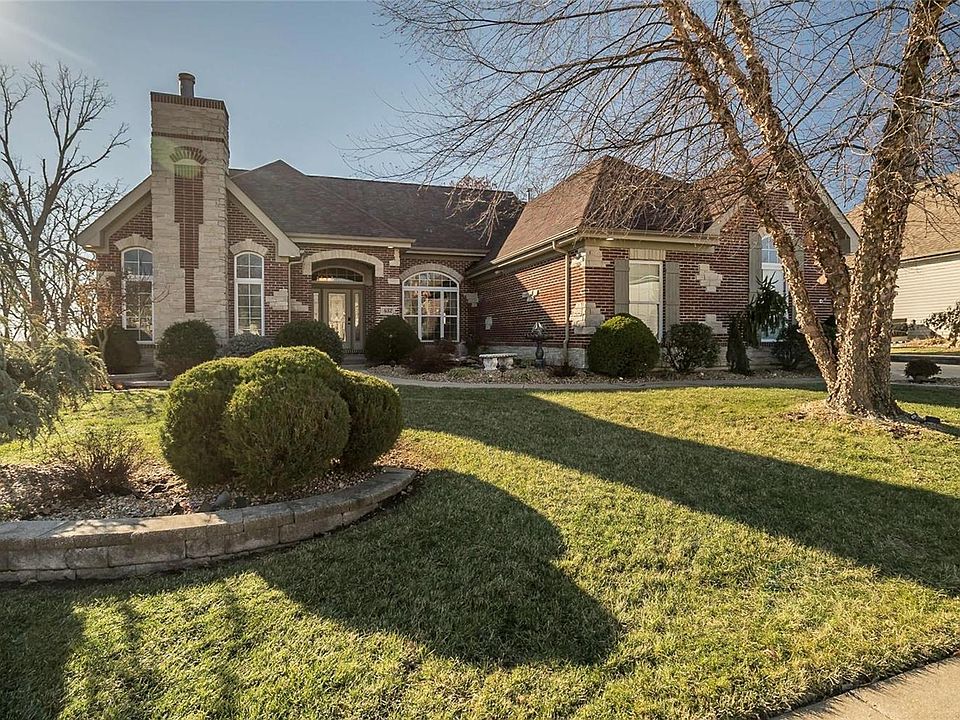Welcome to 432 Fort Saratoga on the prime building site in Heritage Trails.  The owner's had first pick of the building site and fell in love with the Summit Views from this site.  Owners had planned the site for a pool.
