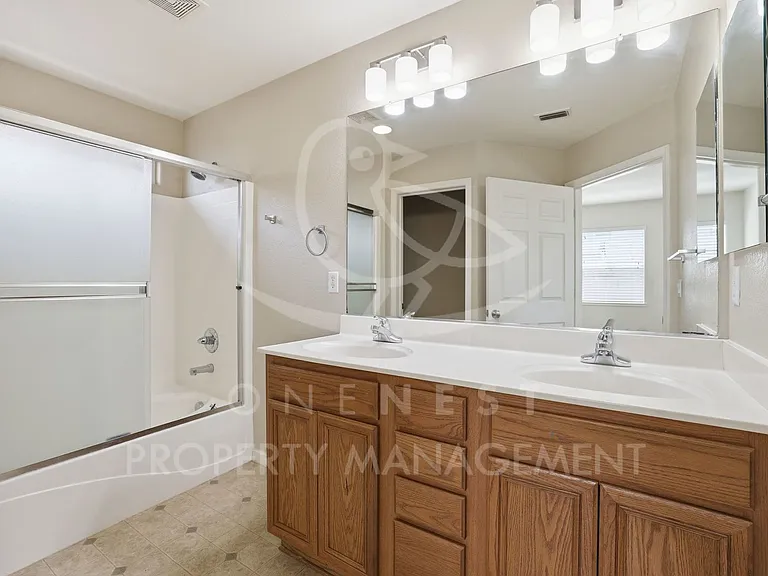 1368 Paddington Way — Photo 17