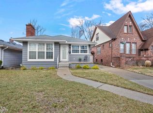 771 Saint Clair St, Grosse Pointe, MI 48230