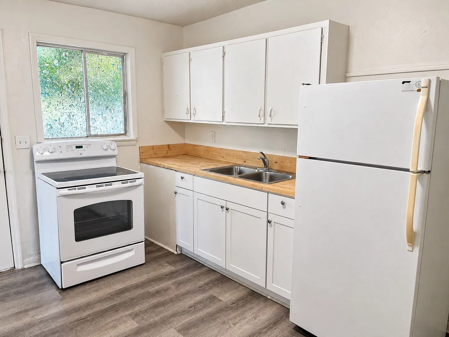 2 bed, 1.0 bath, $895 — Photo 4