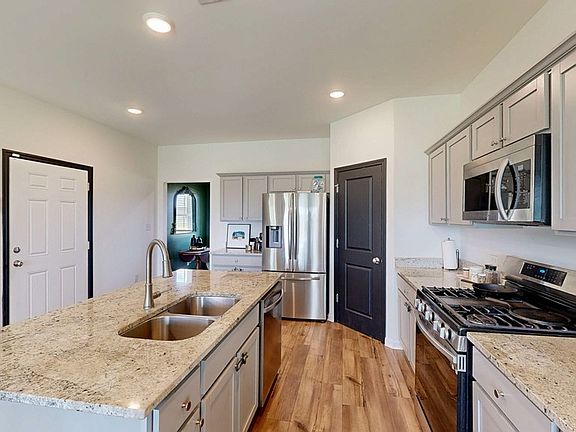 5th image of 469 Lantana Ct