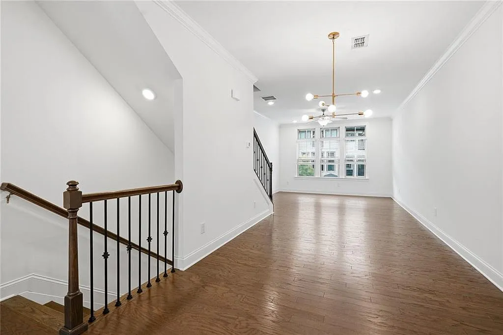 3 bed, 3.5 bath, 1680 sqft, $3,200 — Photo 1