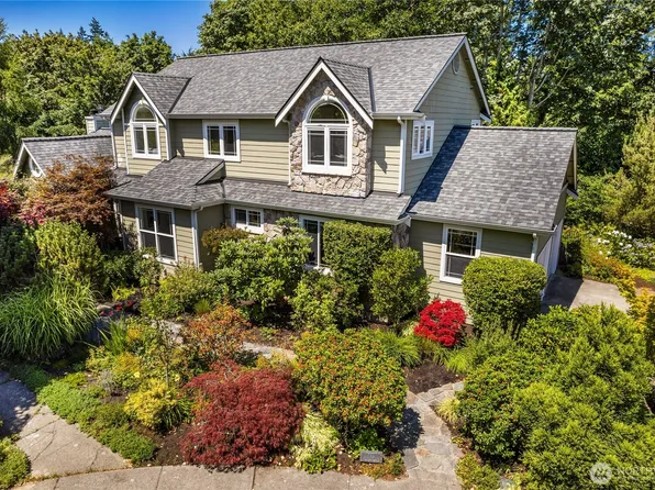 744 Brookcliff Lane NE, Bainbridge Island, WA 98110