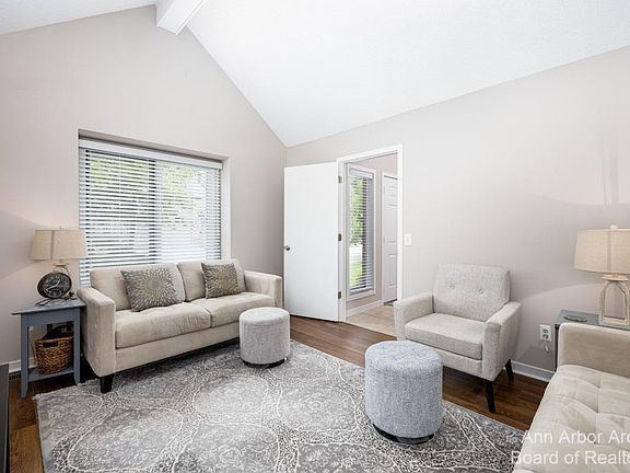 5th image of 42117 Saratoga Cir