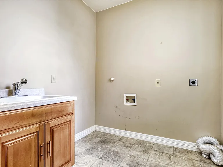 2506 Camden Park — Photo 27