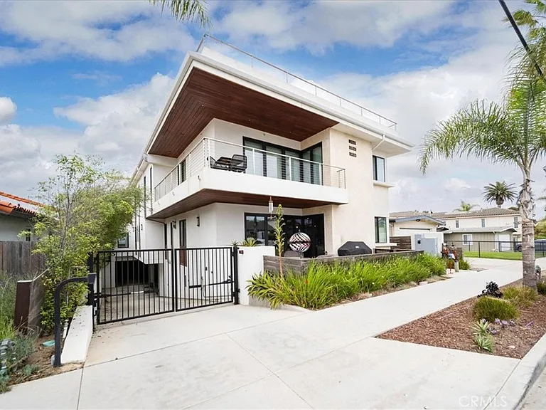 3632 Garfield St — Photo 3