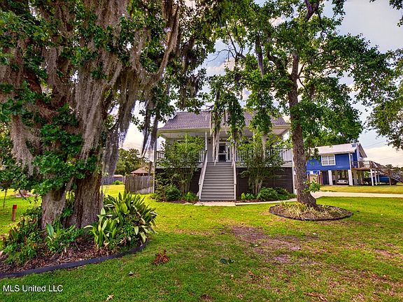 2nd image of 10493 Riviere Vue Dr