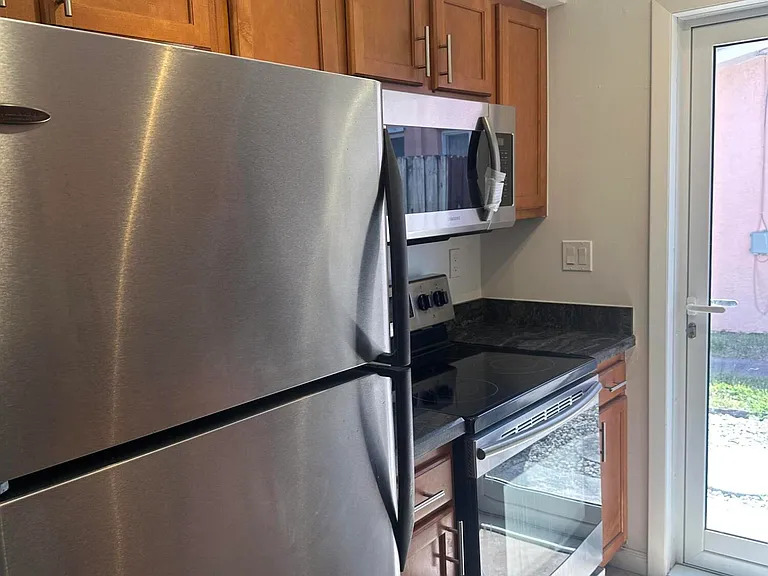 1632 NE 56th Ct — Photo 7
