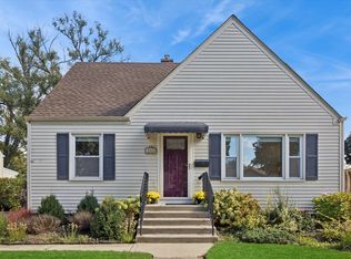 995 S Swain Ave, Elmhurst, IL 60126