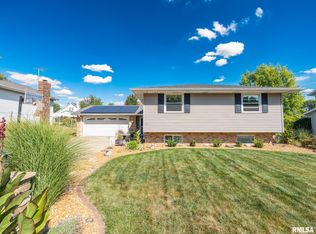 1112 Hawthorne Ave, Pekin, IL 61554