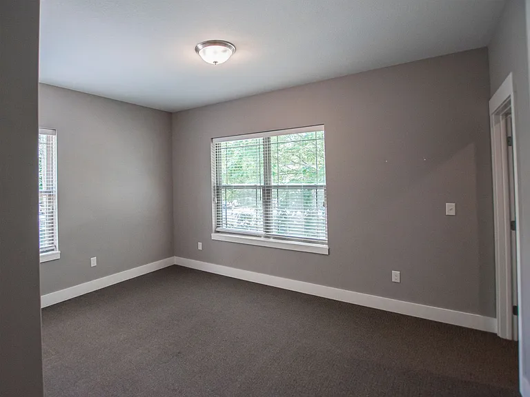 408 S Prairie St — Photo 30