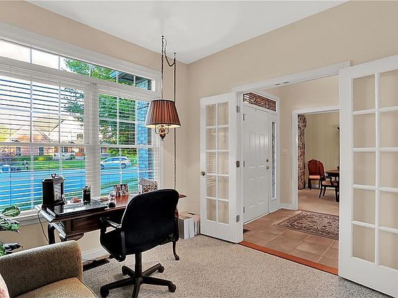 3rd image of 17 Woodsedge Ct