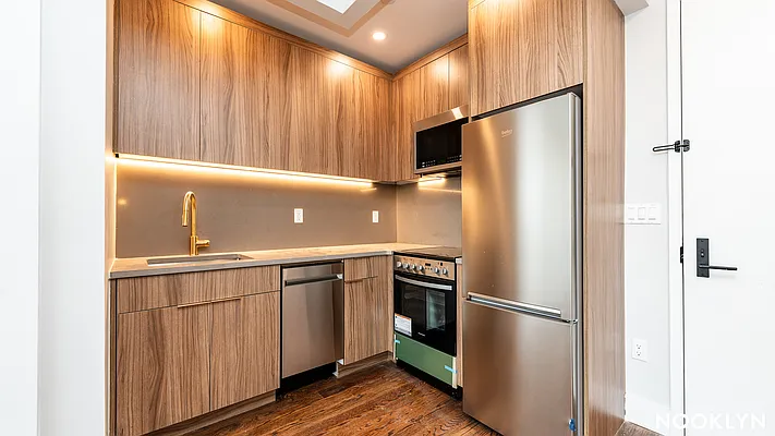 Rented by Nooklyn NYC LLC | media 82