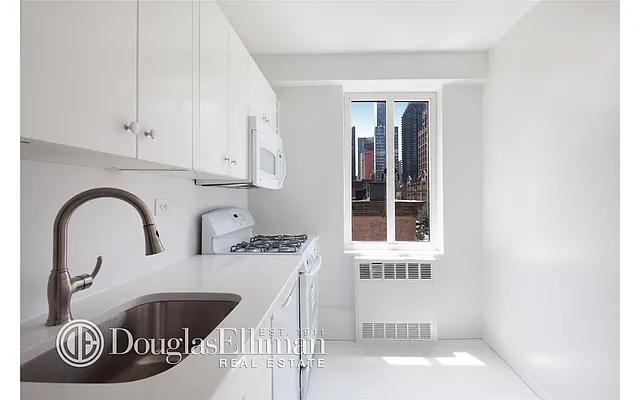 Sold by Douglas Elliman | media 15