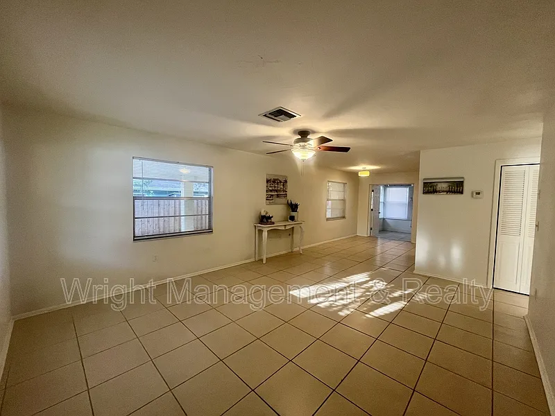 3 bed, 2.0 bath, 1063 sqft, $1,795 — Photo 4