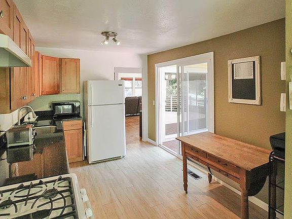 3rd image of 206 Laguna Dr