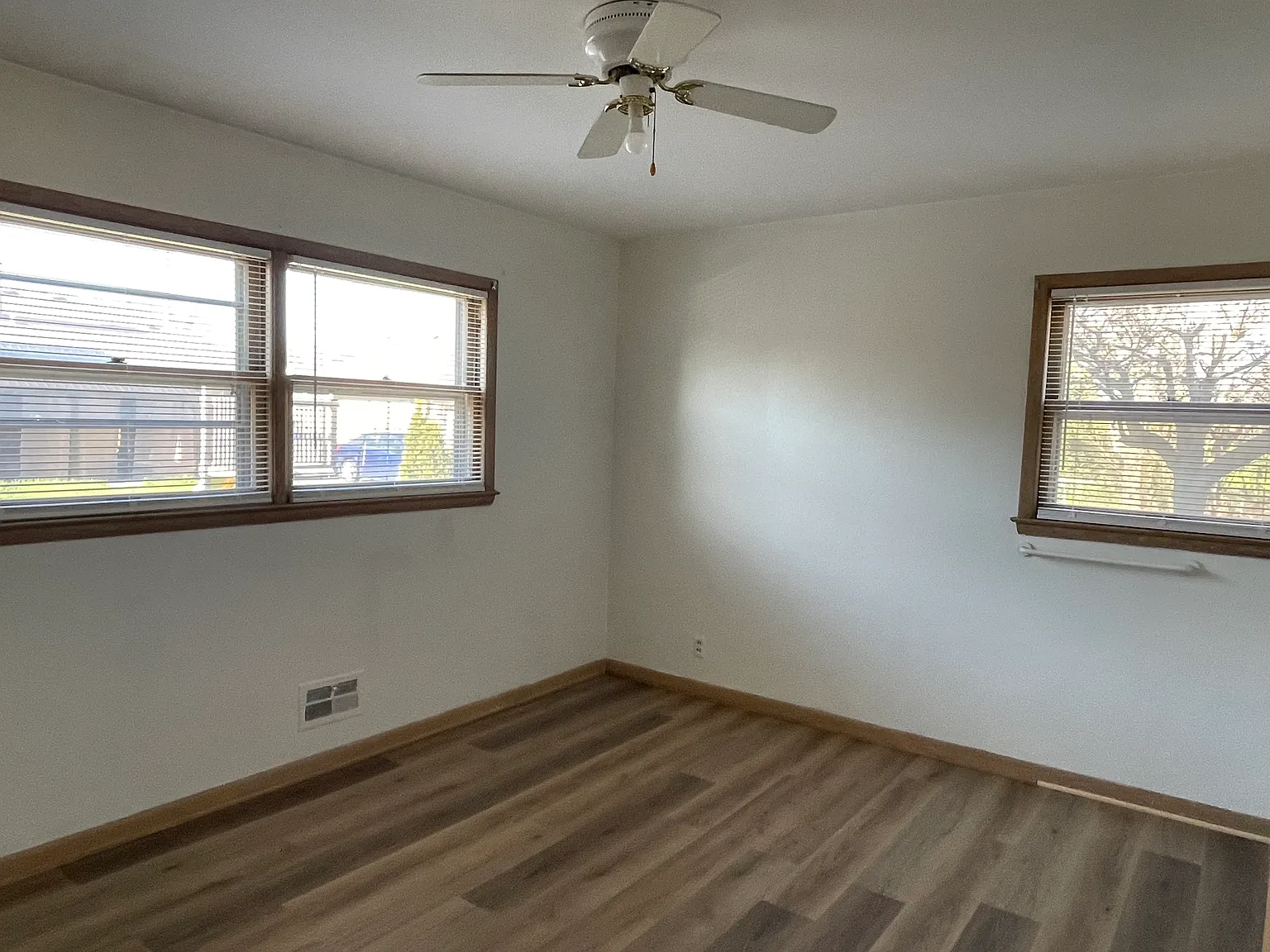 5270 N Mohawk Ave — Photo 2