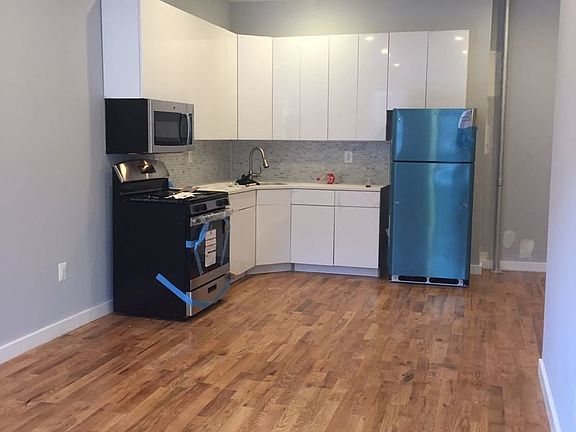 5th image of 285 Hawthorne St APT 212