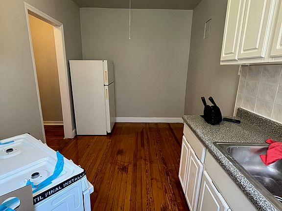 3rd image of 945 Saratoga Ave #3C