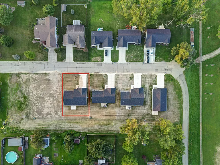1013 Caroline Ave — Photo 5