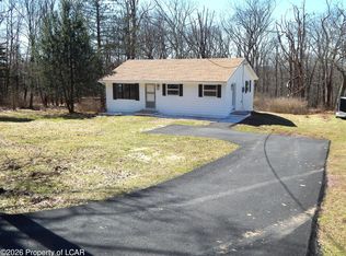 439 Woodlawn Ave, Mountain Top, PA 18707