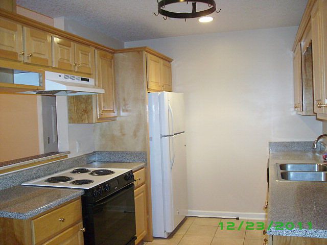 2nd image of 1325 Meadow Ln