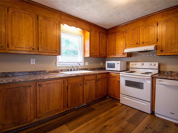 3rd image of 217 Lufkin Dr